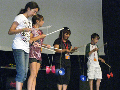 Diabolo spinning onstage